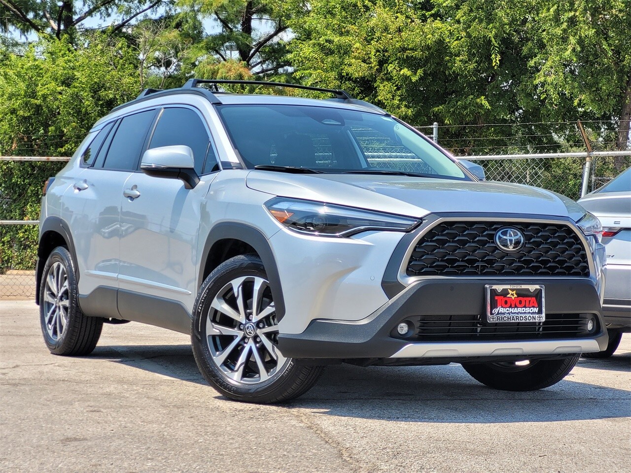 2023 Toyota Corolla Cross XLE photo 2