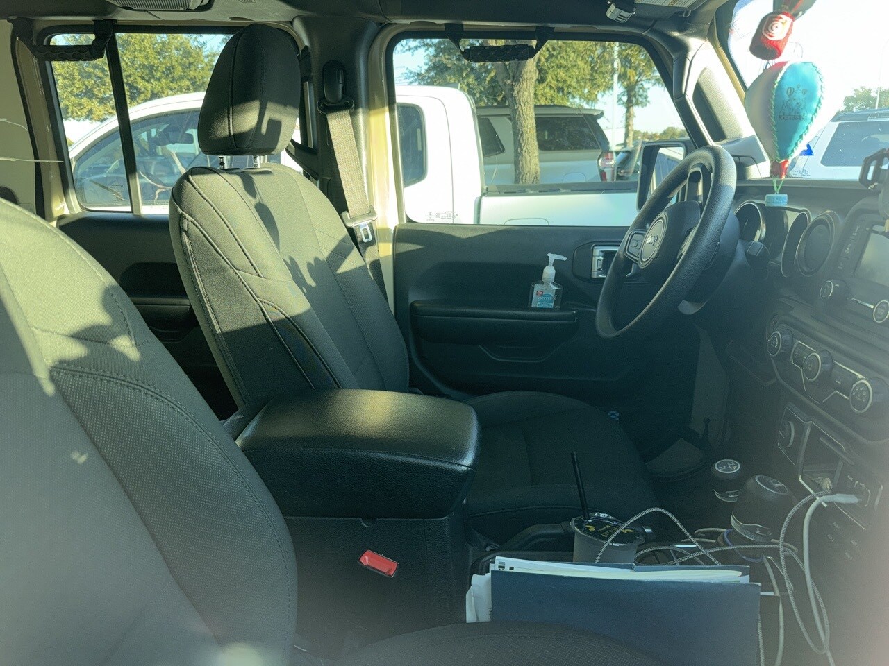 2020 Jeep Gladiator Sport photo 3