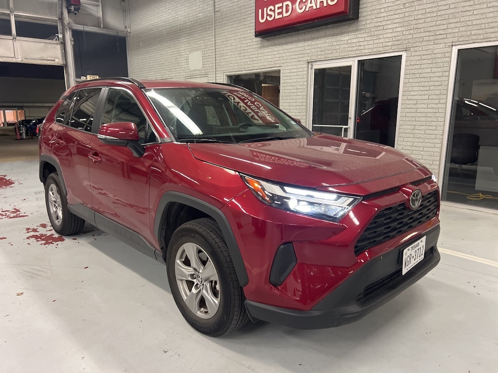 Used 2025 Toyota RAV4 XLE w/Wheels: 17-in 5-Spoke Silver Alloy SUV