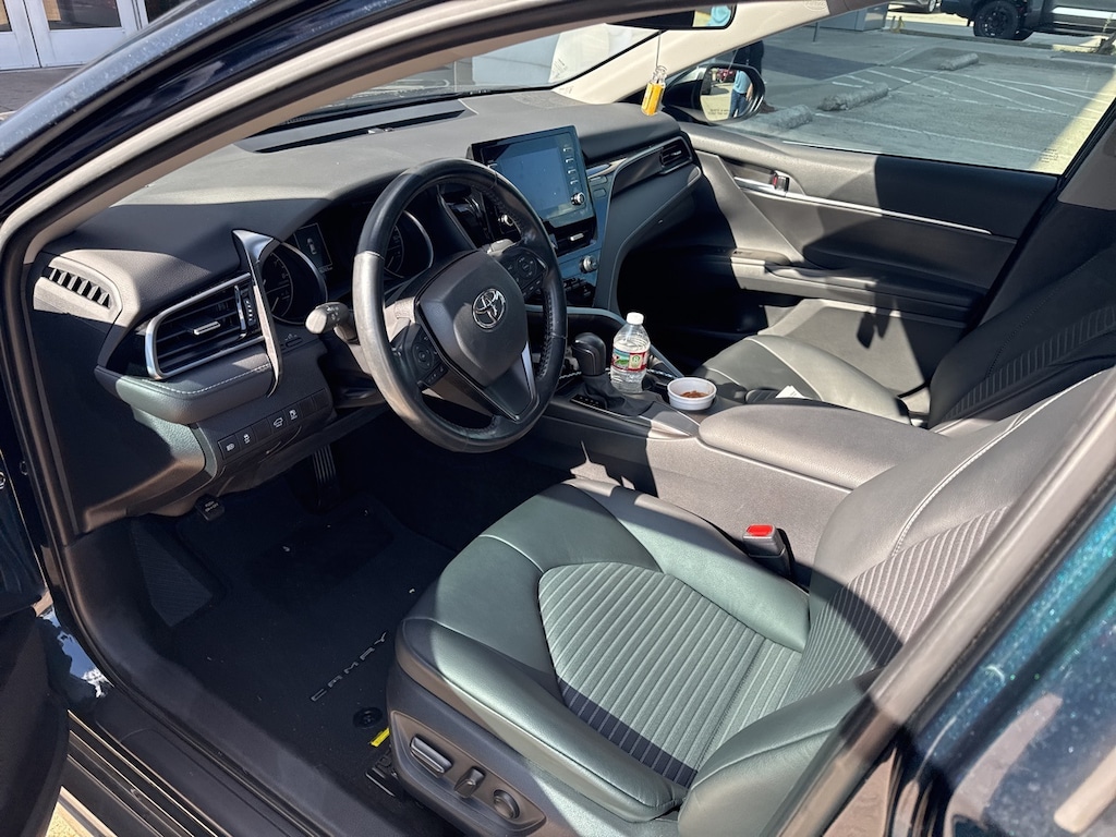 Used 2021 Toyota Camry SE w/18-in Black Machined-Finish Alloy Sedan