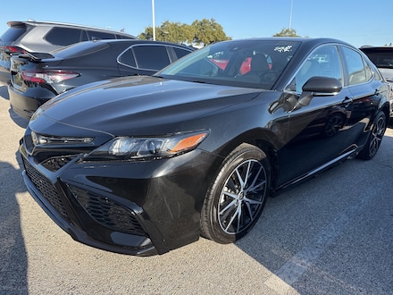 2023 Toyota Camry SE Nightshade w/Smart Key System/19-in Alloy Sedan