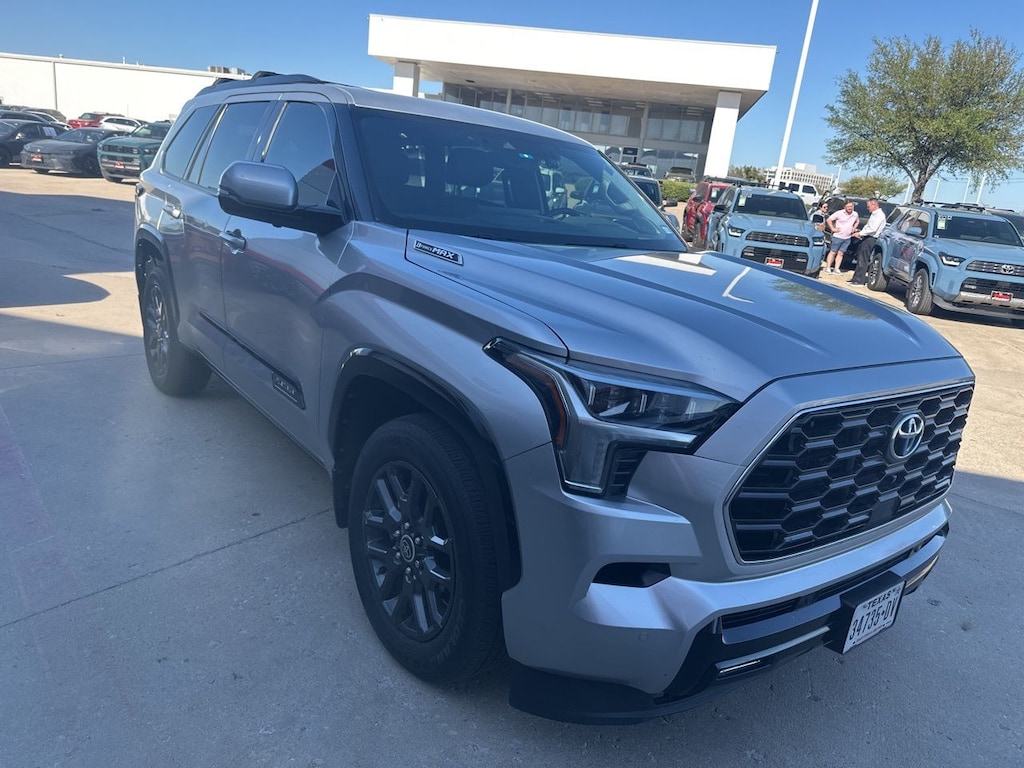 Used 2023 Toyota Sequoia Platinum w/Navigation/Panoramic Glass Roof SUV