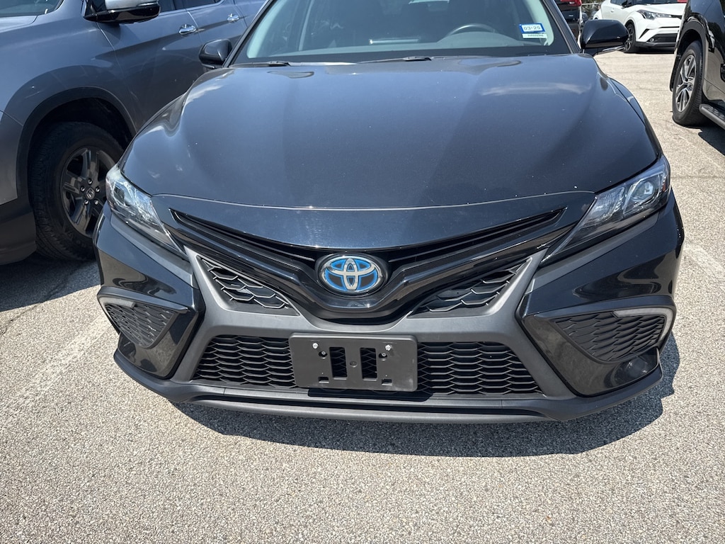 Used 2022 Toyota Camry Hybrid SE w/18-Inch Machined Finish Alloy Sedan