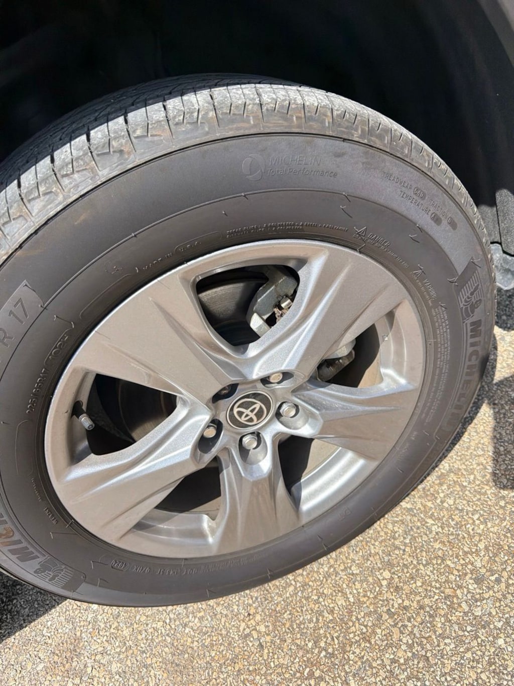 Used 2025 Toyota RAV4 Hybrid LE w/17-Inch x 7.0J Silver Aluminum Alloy SUV