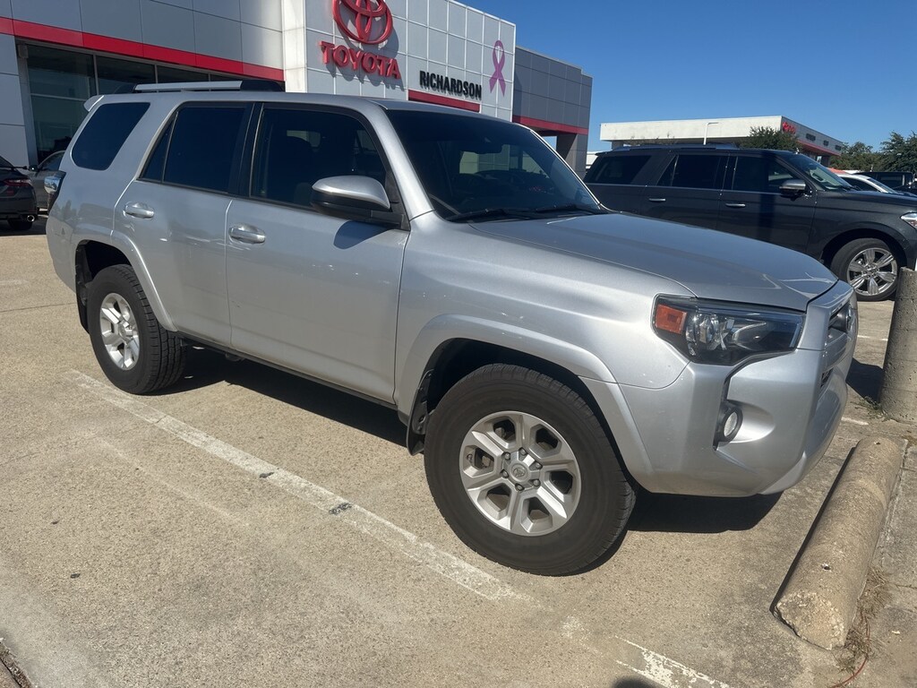 Used 2020 Toyota 4Runner SR5 w/17-in 6-Spoke Alloy Wheels SUV