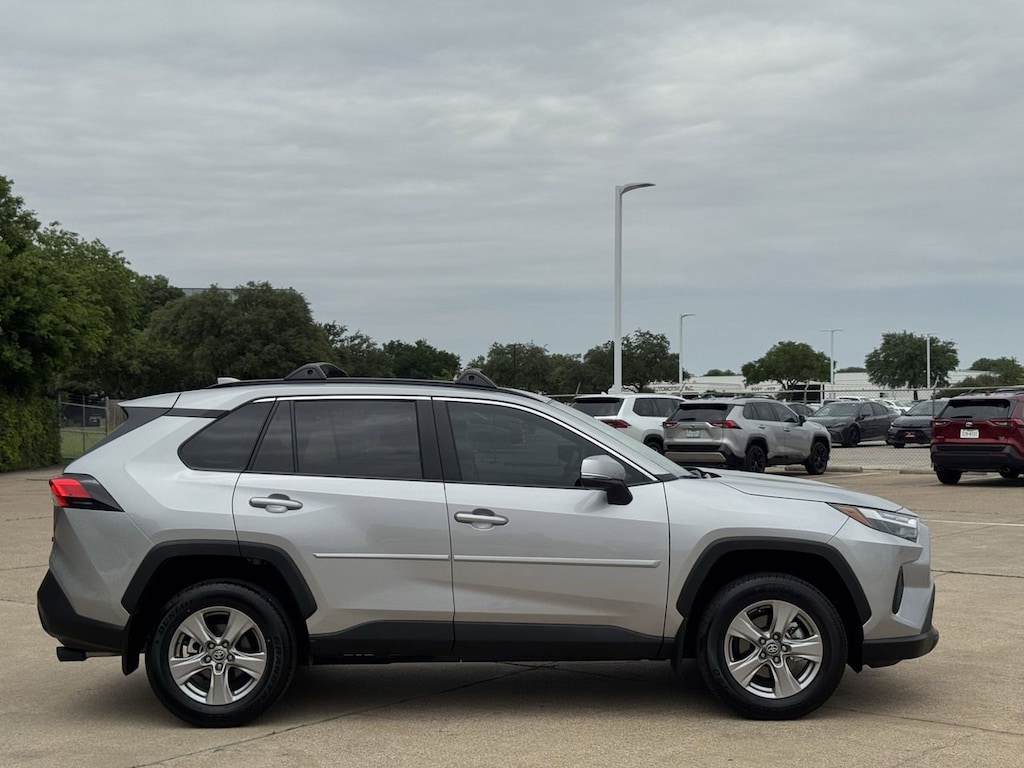 Used 2025 Toyota RAV4 XLE w/Convenience Package/Smart key/Sunroof/17-in SUV