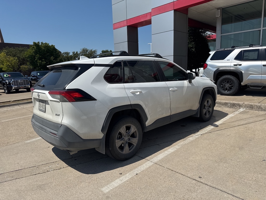 Used 2023 Toyota RAV4 XLE w/Sunroof/17-in 6-Spoke Silver Alloy SUV