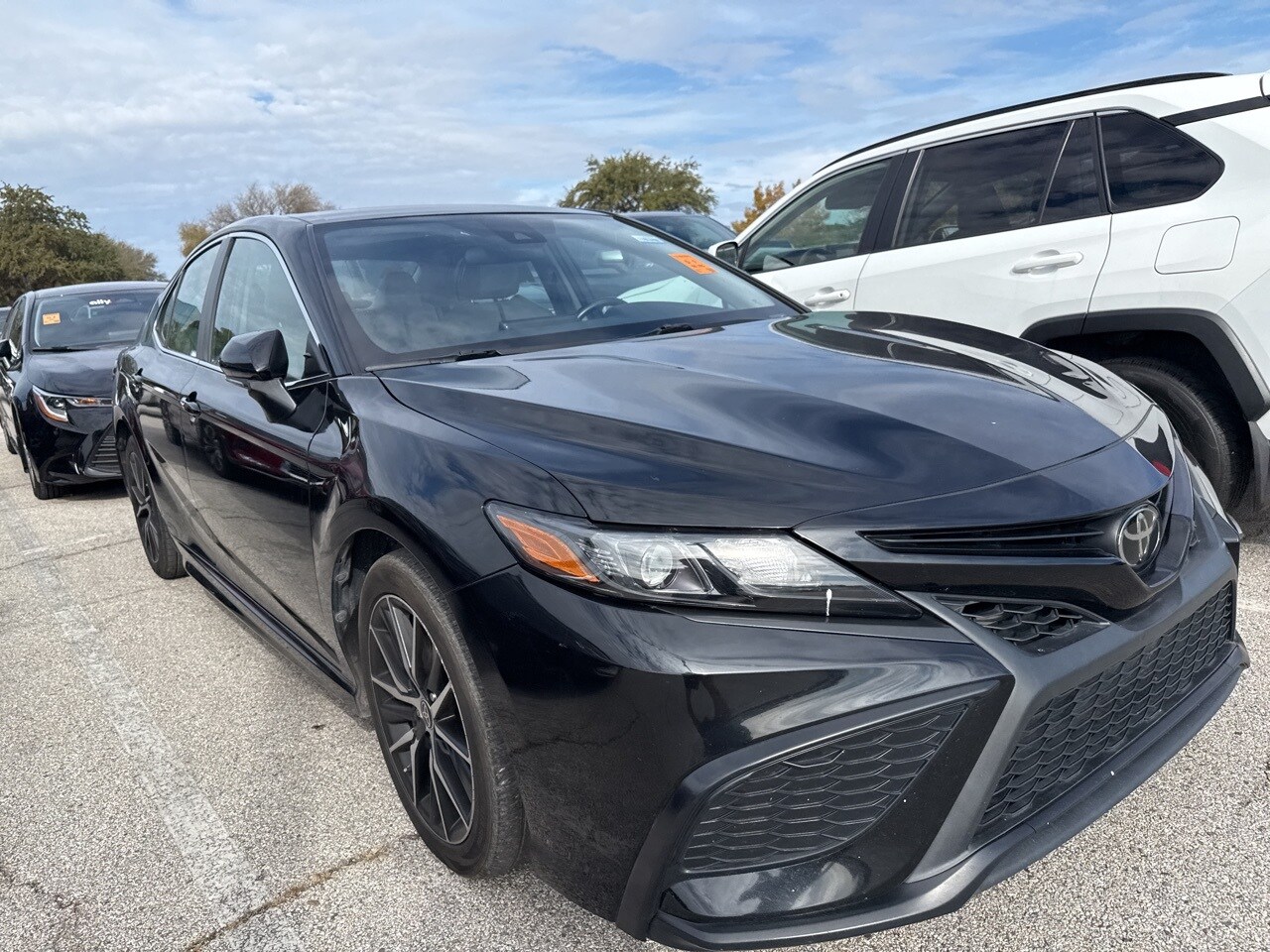 2023 Toyota Camry SE photo 3