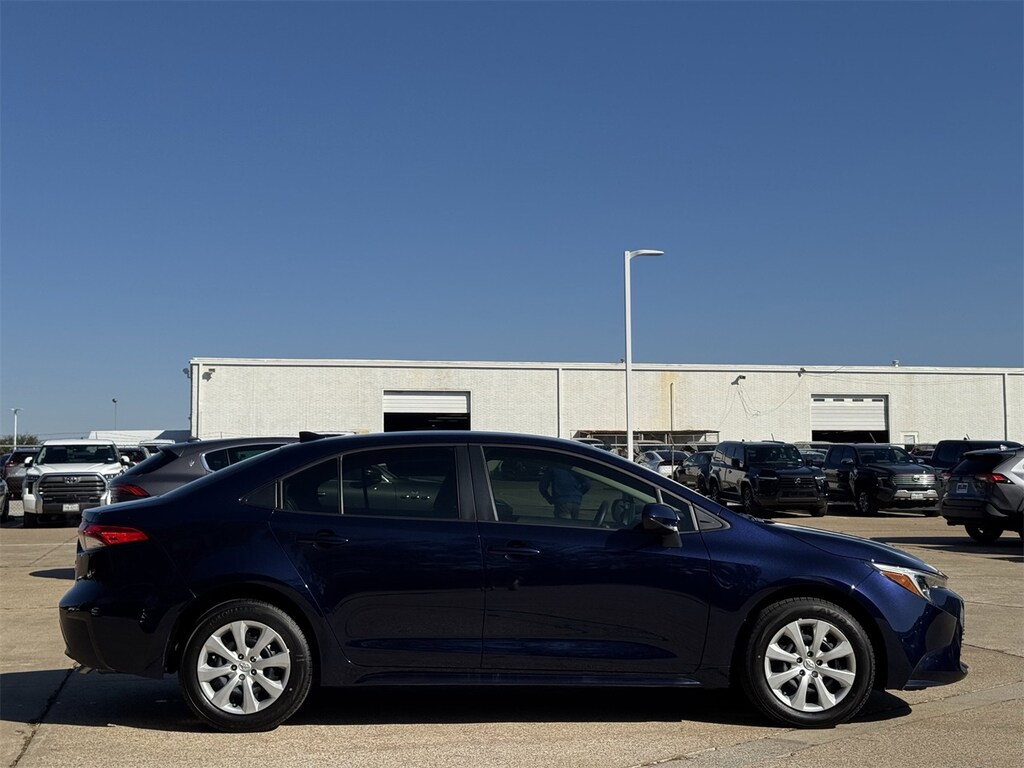 Used 2025 Toyota Corolla Hybrid LE w/8-Inch Toyota Audio Multimedia Sedan