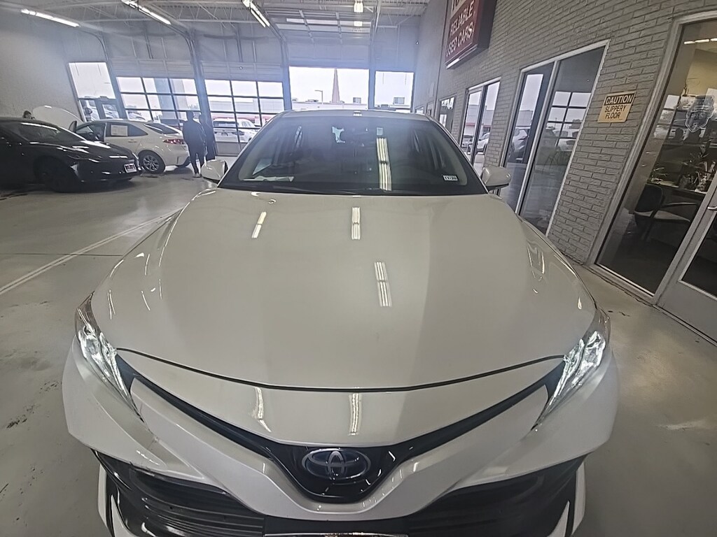 Used 2019 Toyota Camry Hybrid XLE w/Entune 3.0 Audio Plus/18-in Alloy Sedan