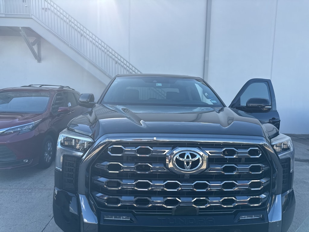 Used 2024 Toyota Tundra Platinum w/Navigation/Panoramic Glass Roof Truck CrewMax