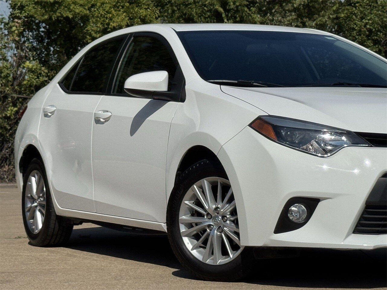 2014 Toyota Corolla LE Premium photo 3