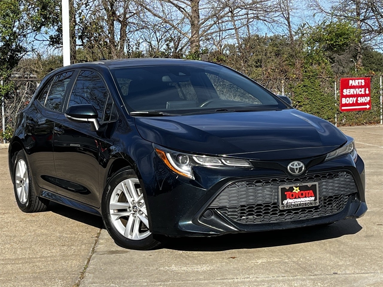 2020 Toyota Corolla Hatchback SE's photo
