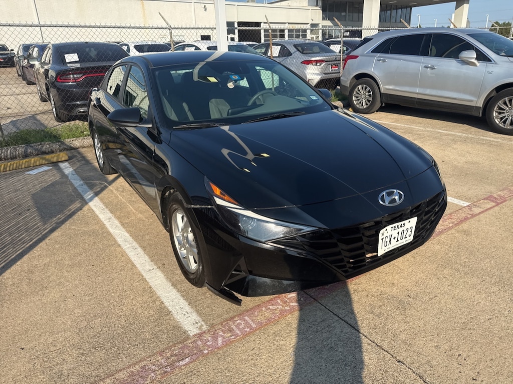 Used 2023 Hyundai Elantra SE w/15-Inch x 6.0J Alloy Wheels Sedan