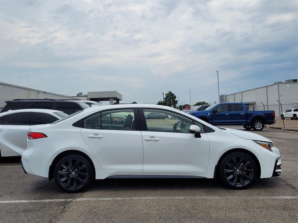 Used 2024 Toyota Corolla Hybrid SE w/18 Gloss Graphite Alloys Sedan