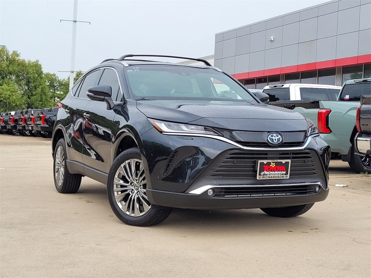 Used 2024 Toyota Venza XLE with VIN JTEAAAAH9RJ176639 for sale in Richardson, TX