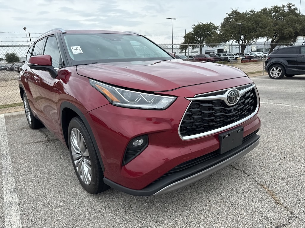 Used 2024 Toyota Highlander Platinum w/Panoramic Moonroof/Navigation SUV