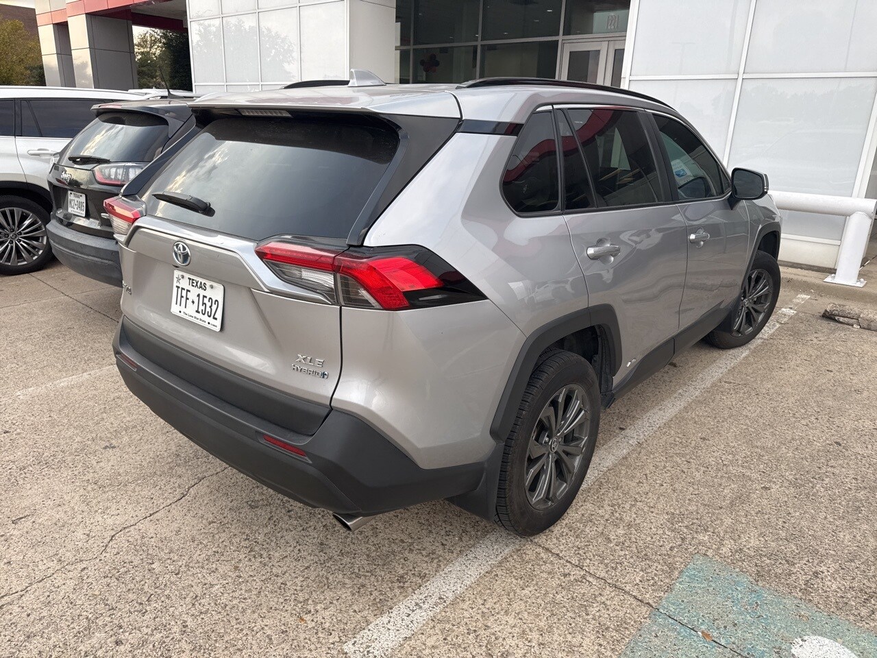 2023 Toyota RAV4 Hybrid XLE Premium photo 3