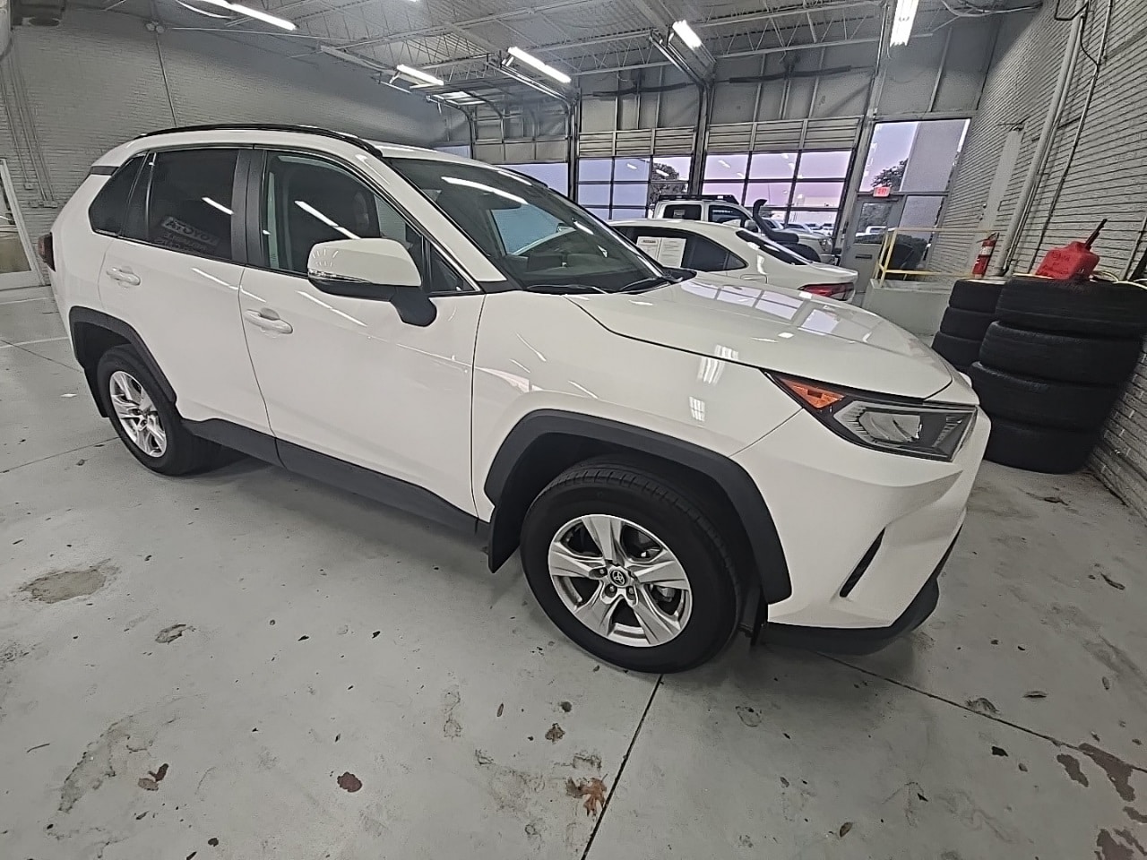 2021 Toyota RAV4 XLE's photo