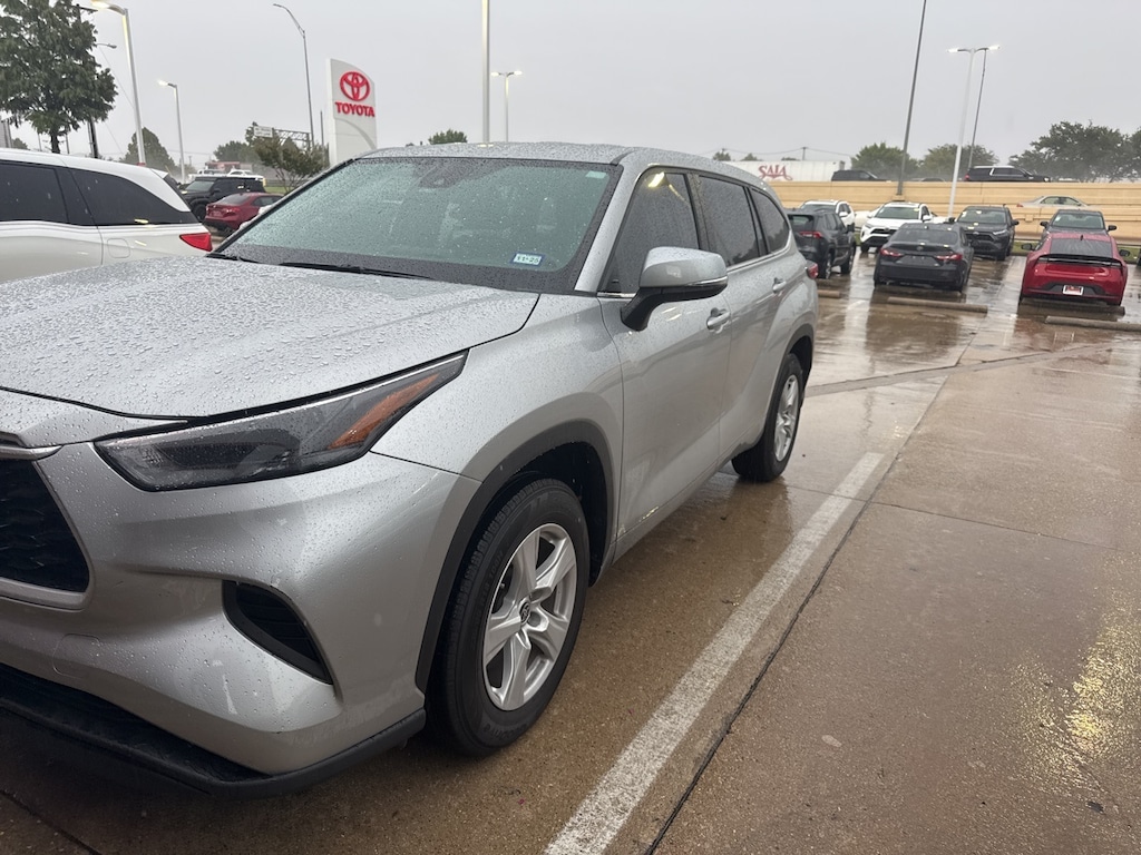 Used 2023 Toyota Highlander L w/Leather Upgrade/18-in Painted Alloy SUV