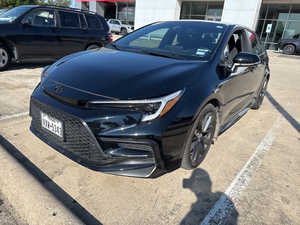 Used 2025 Toyota Corolla SE w/18-in Alloy w/Graphite-Colored Finish Sedan