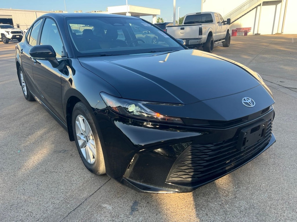 Used 2025 Toyota Camry LE w/Convenience Package Sedan