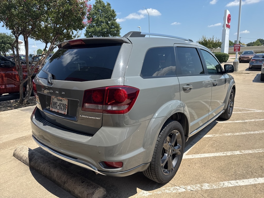 Used 2020 Dodge Journey Crossroad w/19-in. Black Noise Alloy/SR SUV