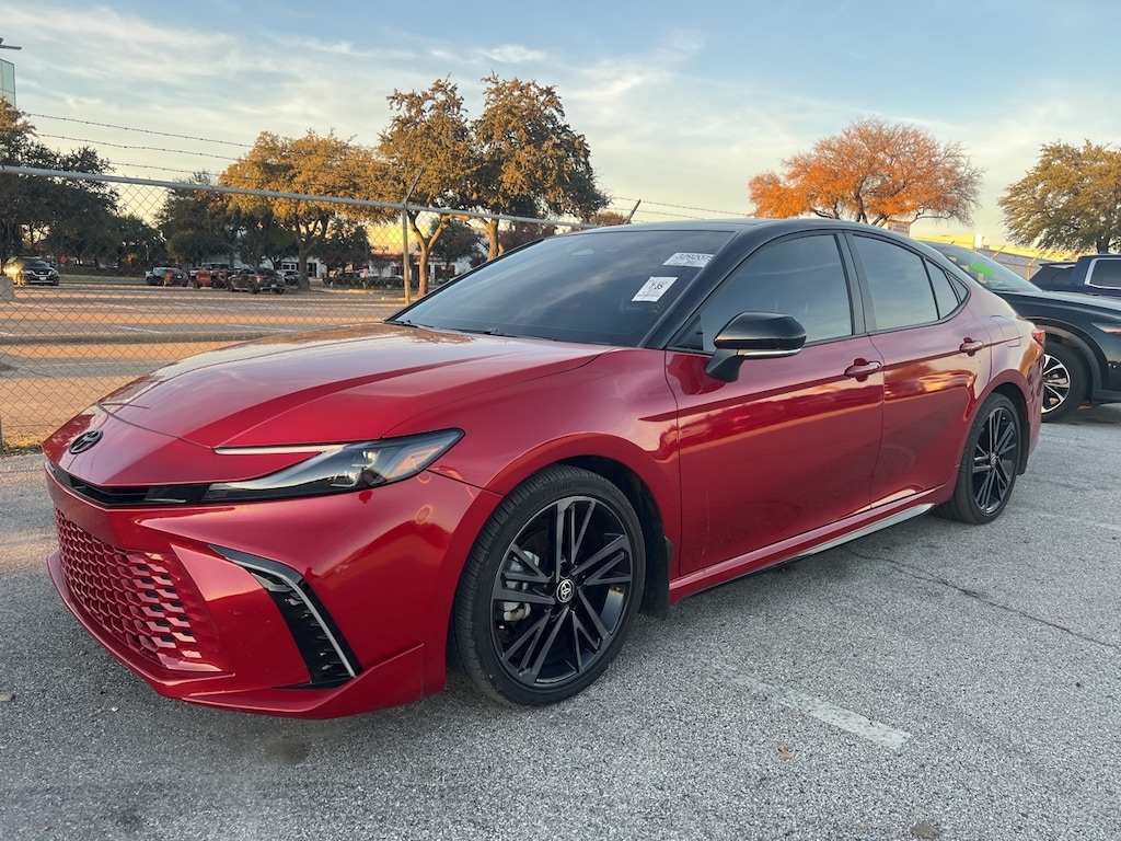 Used 2025 Toyota Camry XSE w/Two-Tone Exterior/Panoramic Glass Roof Sedan