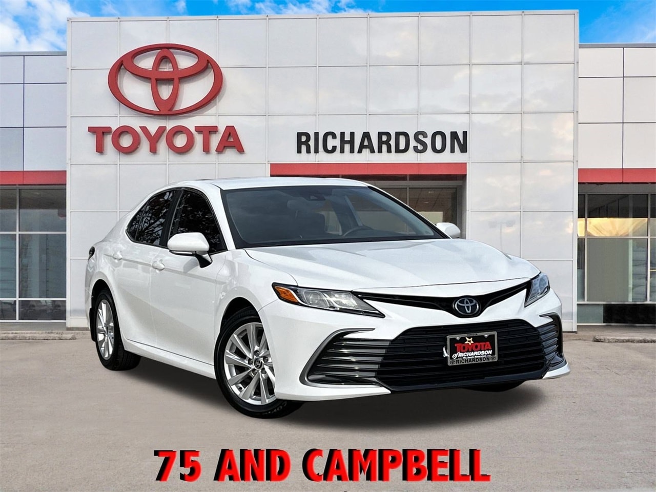 2024 Toyota Camry LE's photo