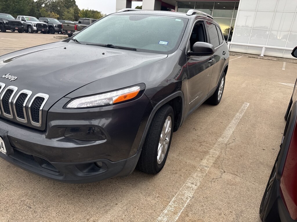 Used 2016 Jeep Cherokee Latitude SUV