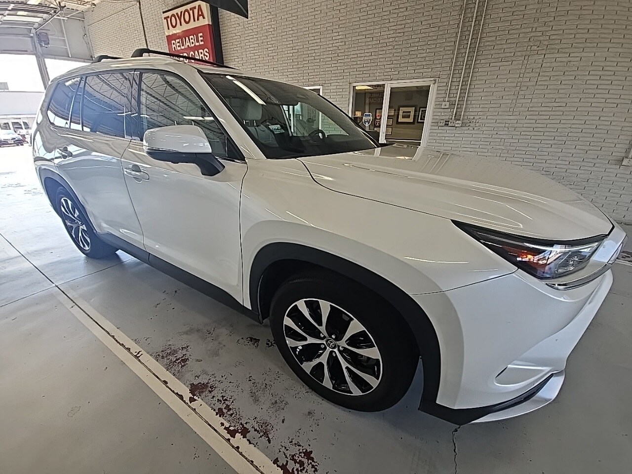 2024 Toyota Highlander Hybrid Limited photo 3