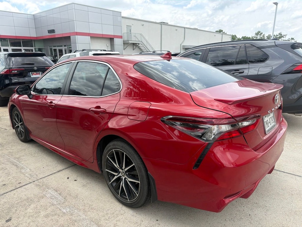 Used 2024 Toyota Camry SE w/Sport Softex Seat Trim/18-in Alloy Wheels Sedan