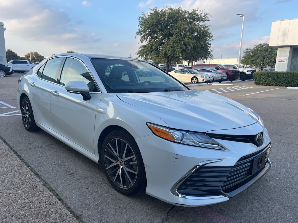 Used 2023 Toyota Camry XLE w/Pano-Roof/Leather/Alloy Sedan