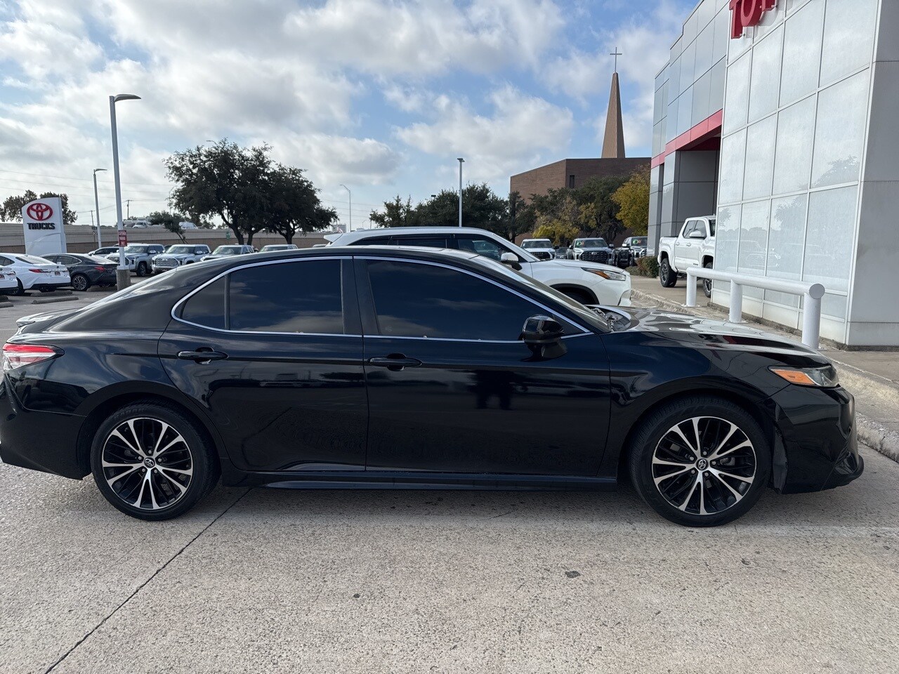 2018 Toyota Camry SE photo 4