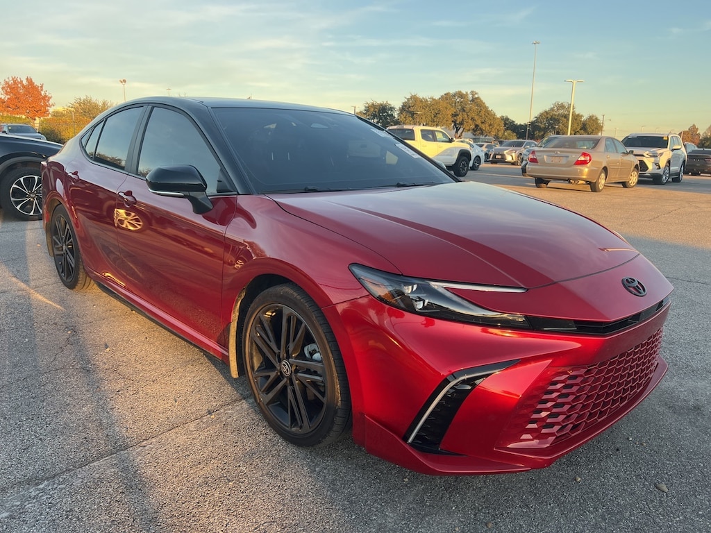 Used 2025 Toyota Camry XSE w/Two-Tone Exterior/Panoramic Glass Roof Sedan
