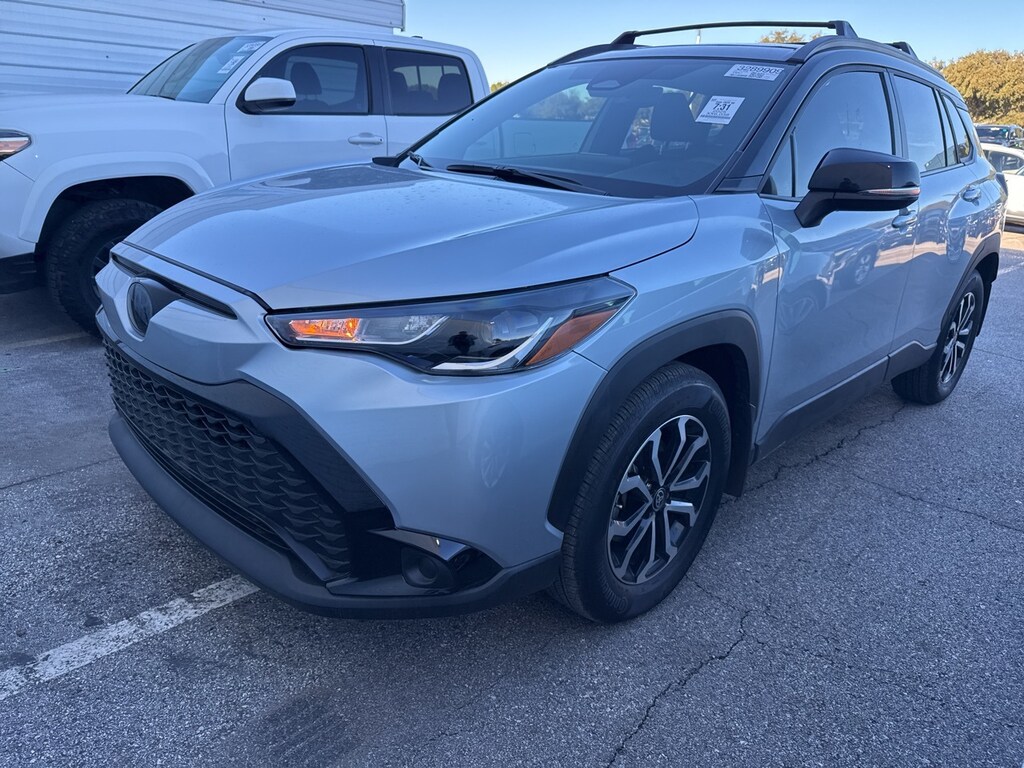 Used 2025 Toyota Corolla Cross Hybrid Hybrid SE w/Two-Tone Exterior/Moonroof SUV