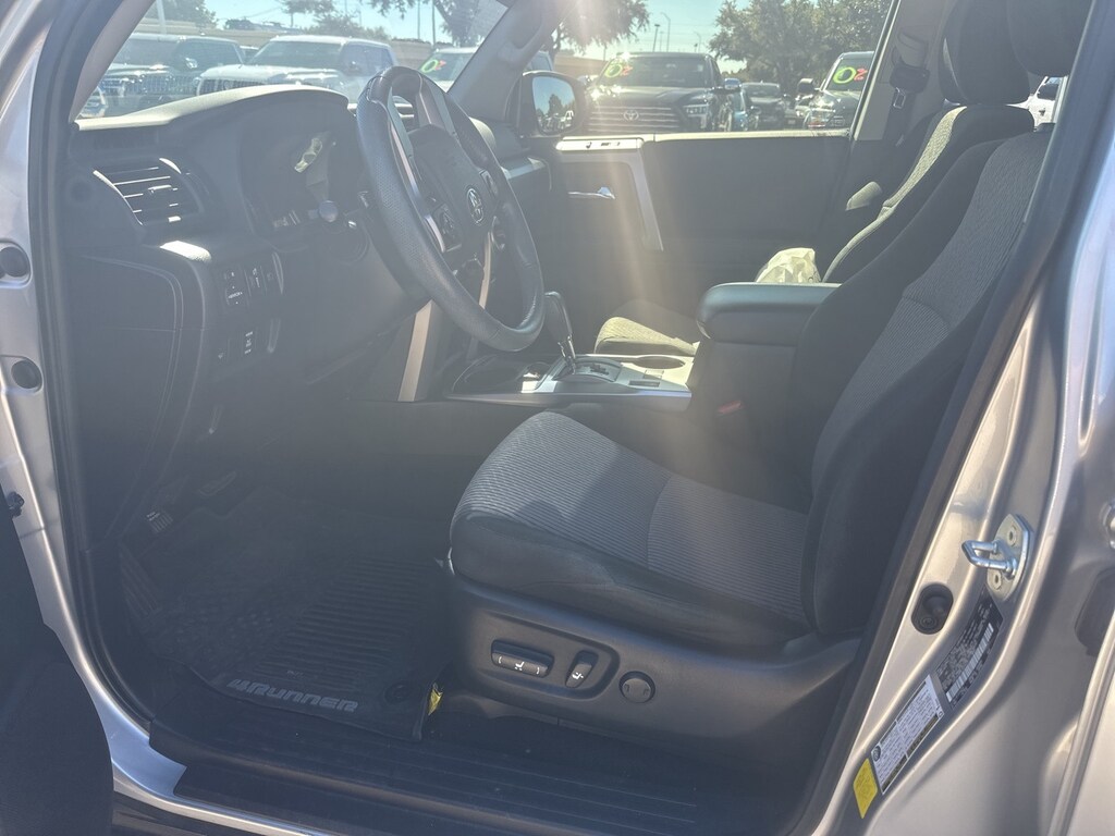 Used 2020 Toyota 4Runner SR5 w/17-in 6-Spoke Alloy Wheels SUV