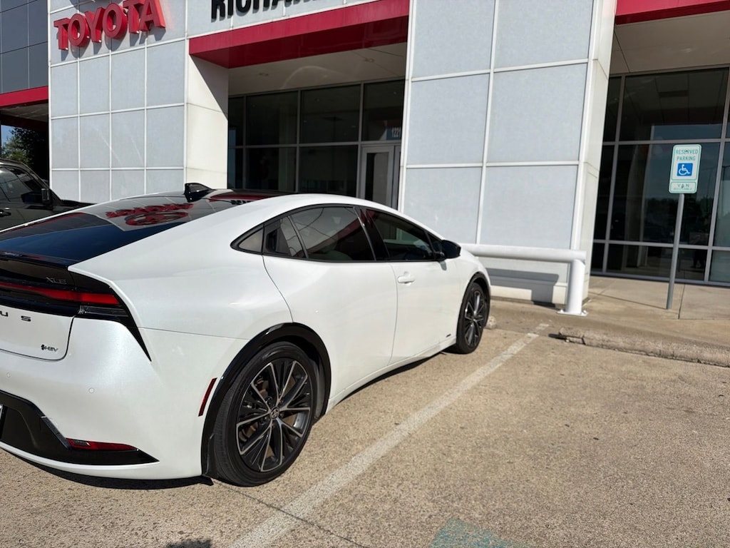 Used 2024 Toyota Prius XLE w/Panoramic Fixed Glass Roof/Leather/19-in All Hatchback