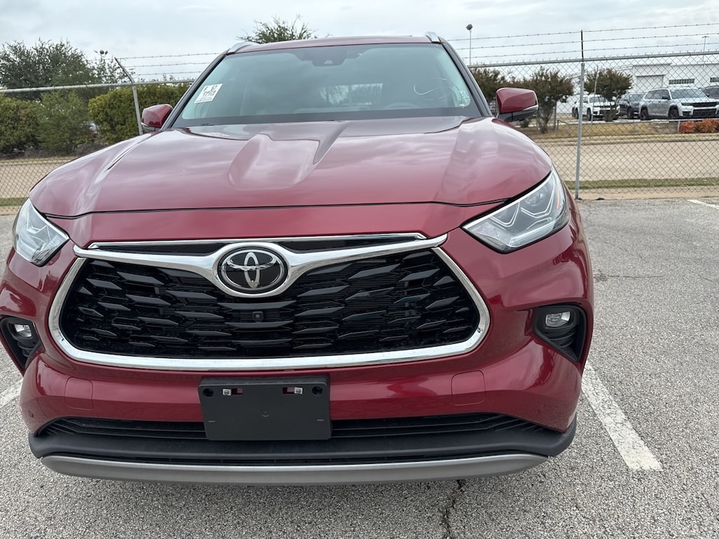Used 2024 Toyota Highlander Platinum w/Panoramic Moonroof/Navigation SUV