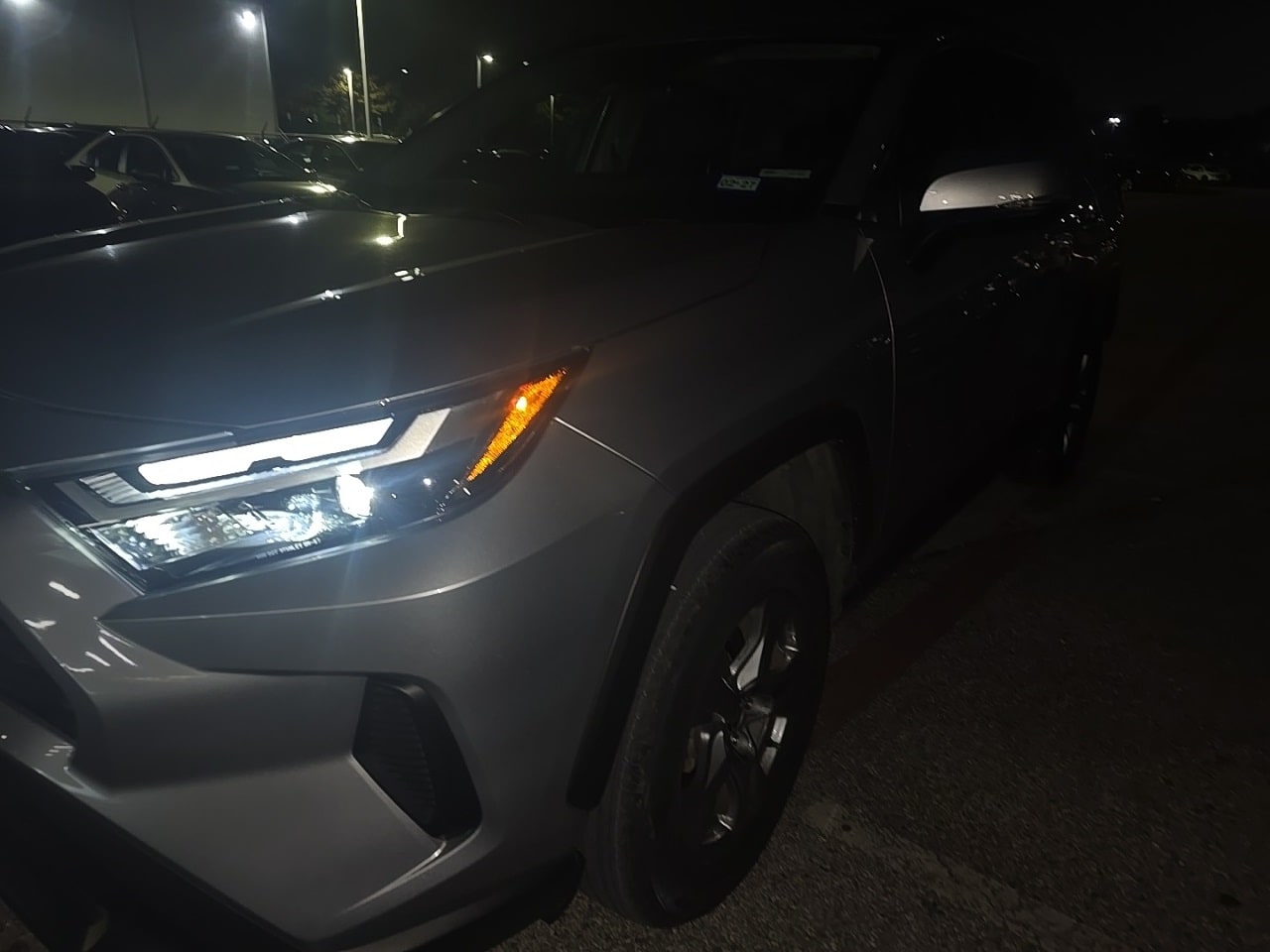 2025 Toyota RAV4 XLE's photo