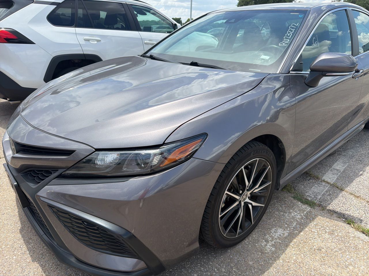 2024 Toyota Camry SE's photo