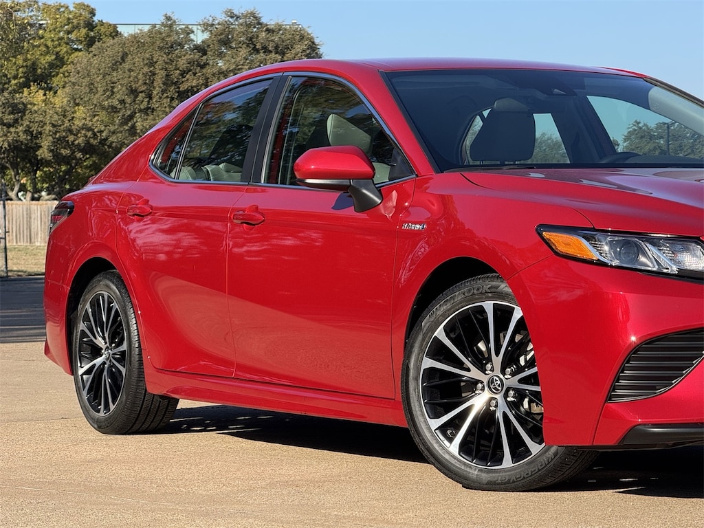 Used 2019 Toyota Camry Hybrid SE Sedan