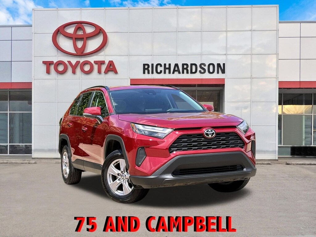 Used 2025 Toyota RAV4 XLE w/17-Inch 5-Spoke Silver Alloy SUV