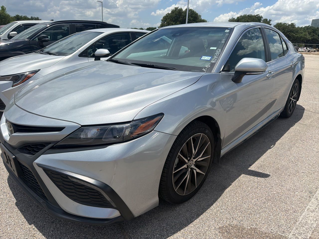 2024 Toyota Camry SE's photo