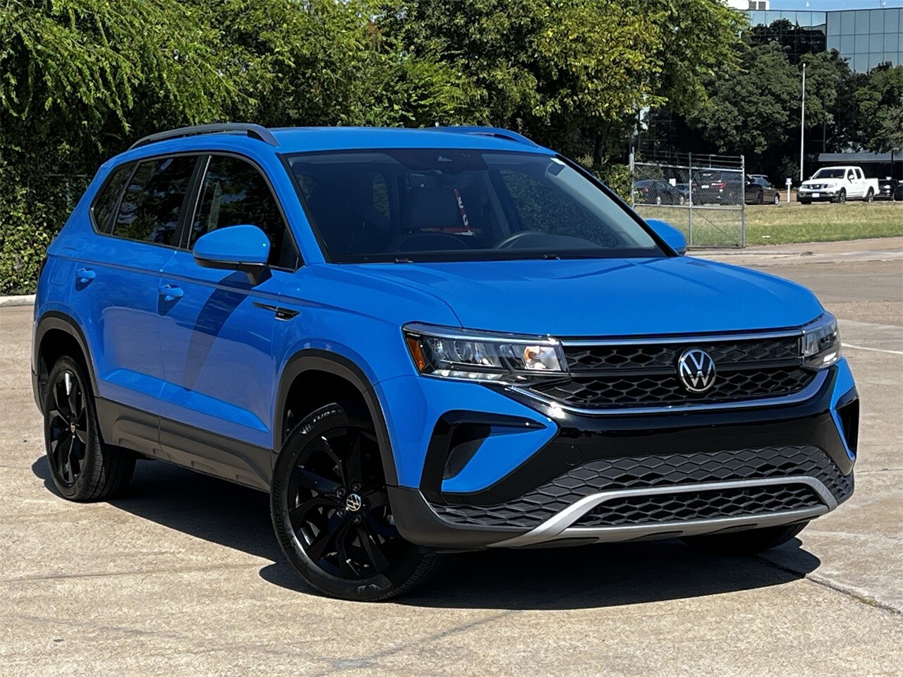 2023 Volkswagen Taos SE photo 2