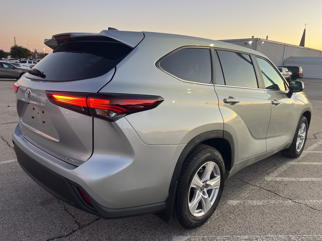 Used 2024 Toyota Highlander LE SUV