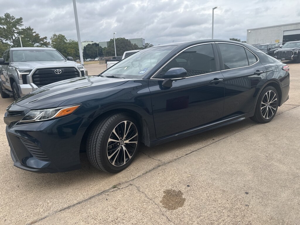 Used 2018 Toyota Camry SE w/Entune 3.0 Audio/18-in Black Alloy Sedan