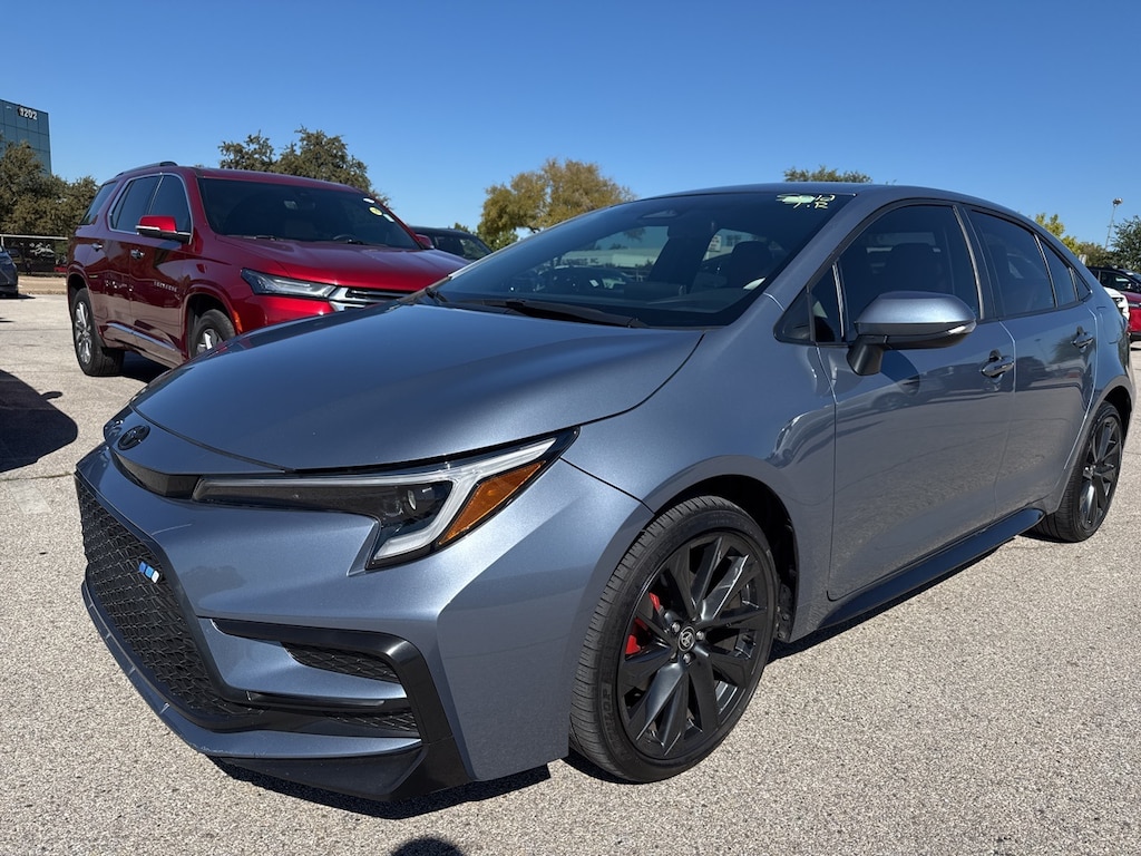 Used 2024 Toyota Corolla SE w/18-in Alloy w/Graphite-Colored Finish Sedan