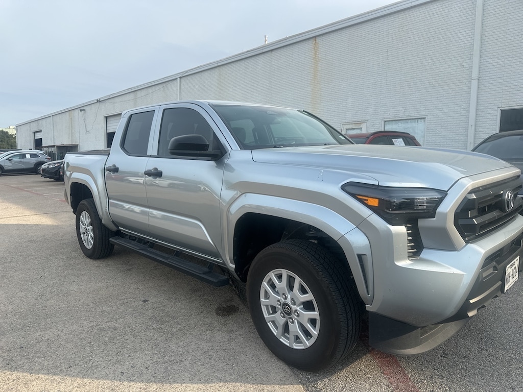 Used 2025 Toyota Tacoma SR w/8-in Toyota Audio Multimedia Truck Double Cab