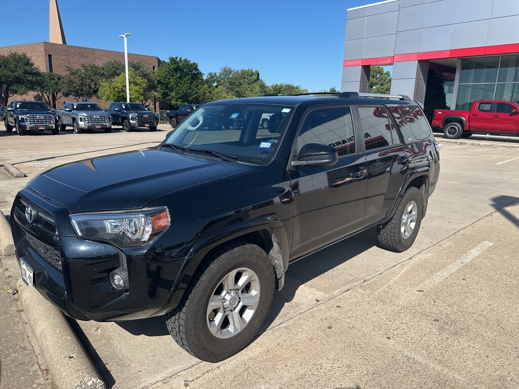 Used 2023 Toyota 4Runner SR5 w/17-Inch 6-Spoke Alloy Wheels SUV